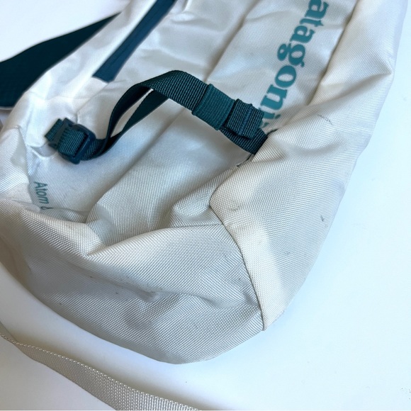 Patagonia atom 8L sling creamy white and green crossbody - Picture 5 of 5